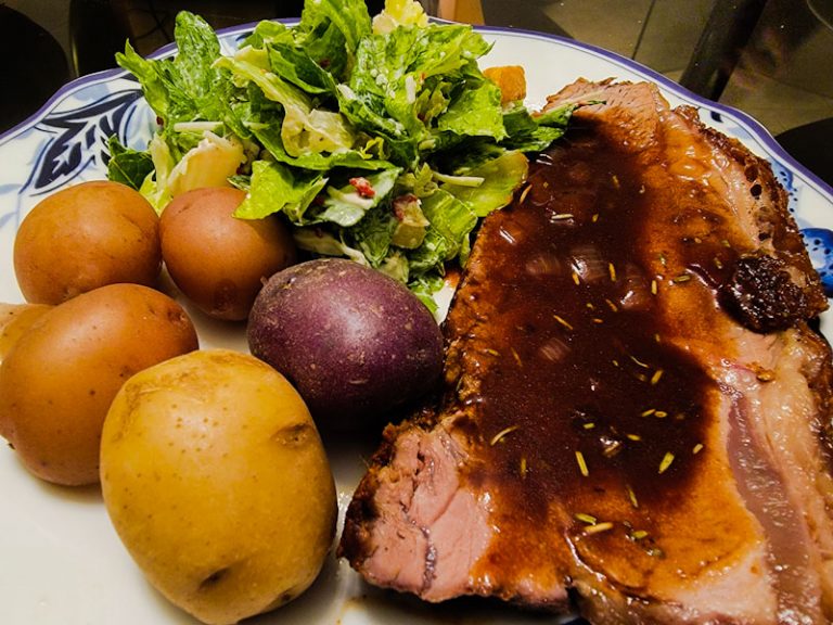 Rôti de boeuf sauce vin rouge et romarin