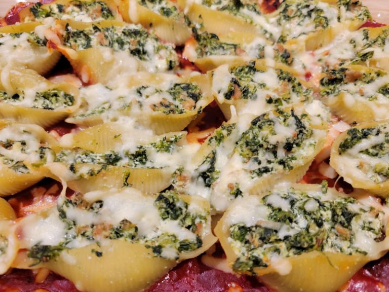 Coquilles farcies à la saucisse italienne et épinards