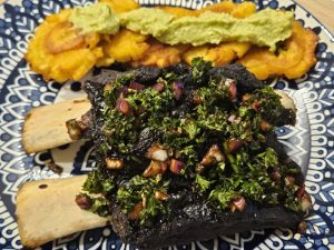 Ribs de bœuf laqués au miso et chipotle