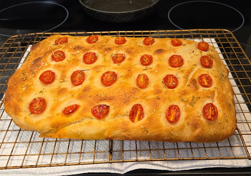 Focaccia aux tomates cerises et romarin